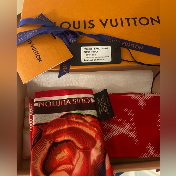 🔥🔥🔥Authentic Louis Vuitton Bandeau,Malle fleurs Silk❤️🌺❤️🌺 - Picture 4 of 7